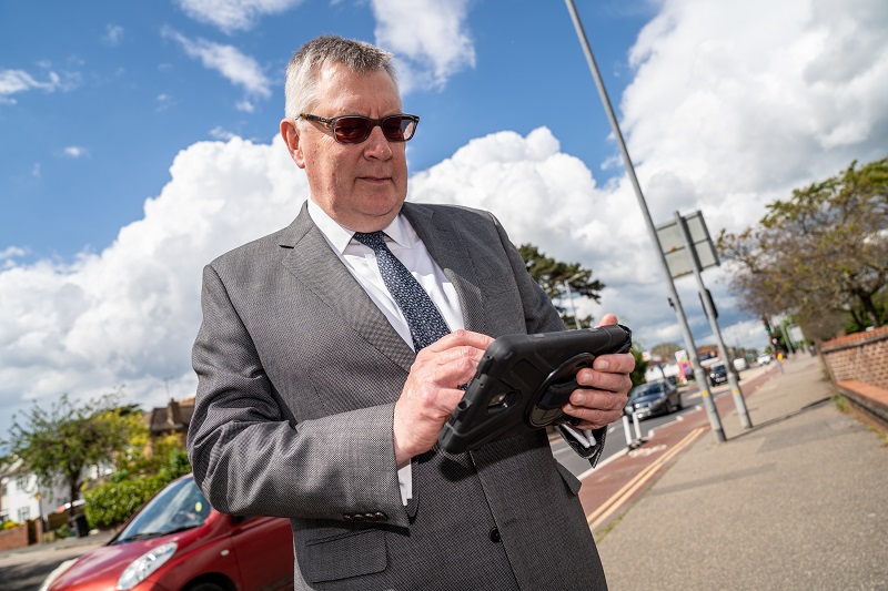 Roger Hirst signing the Vision Zero pledge